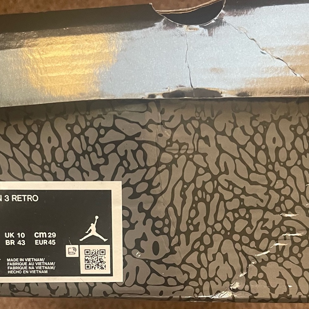 Air Jordan 3 Retro Sneakers - Picture 2 of 5